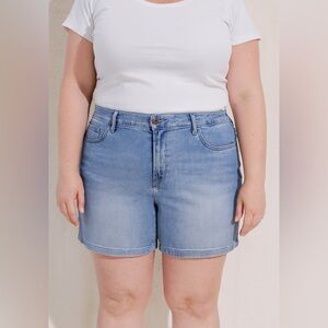 Lee Women’s Size 18 Denim Bermuda Shorts Light Wash Casual